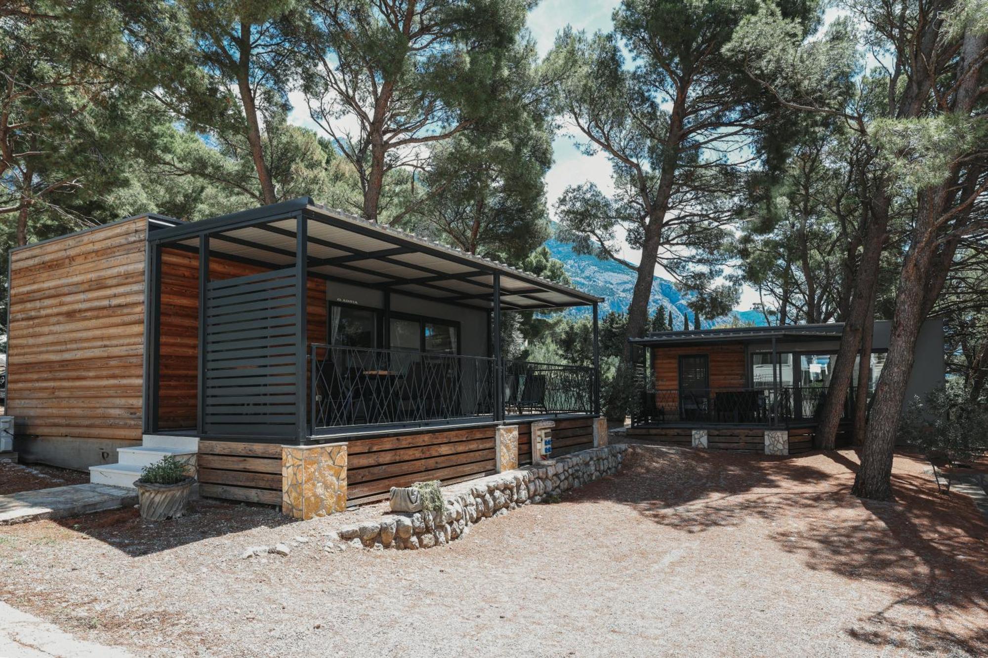 Apartments And Mobile Homes Makarska Esterno foto