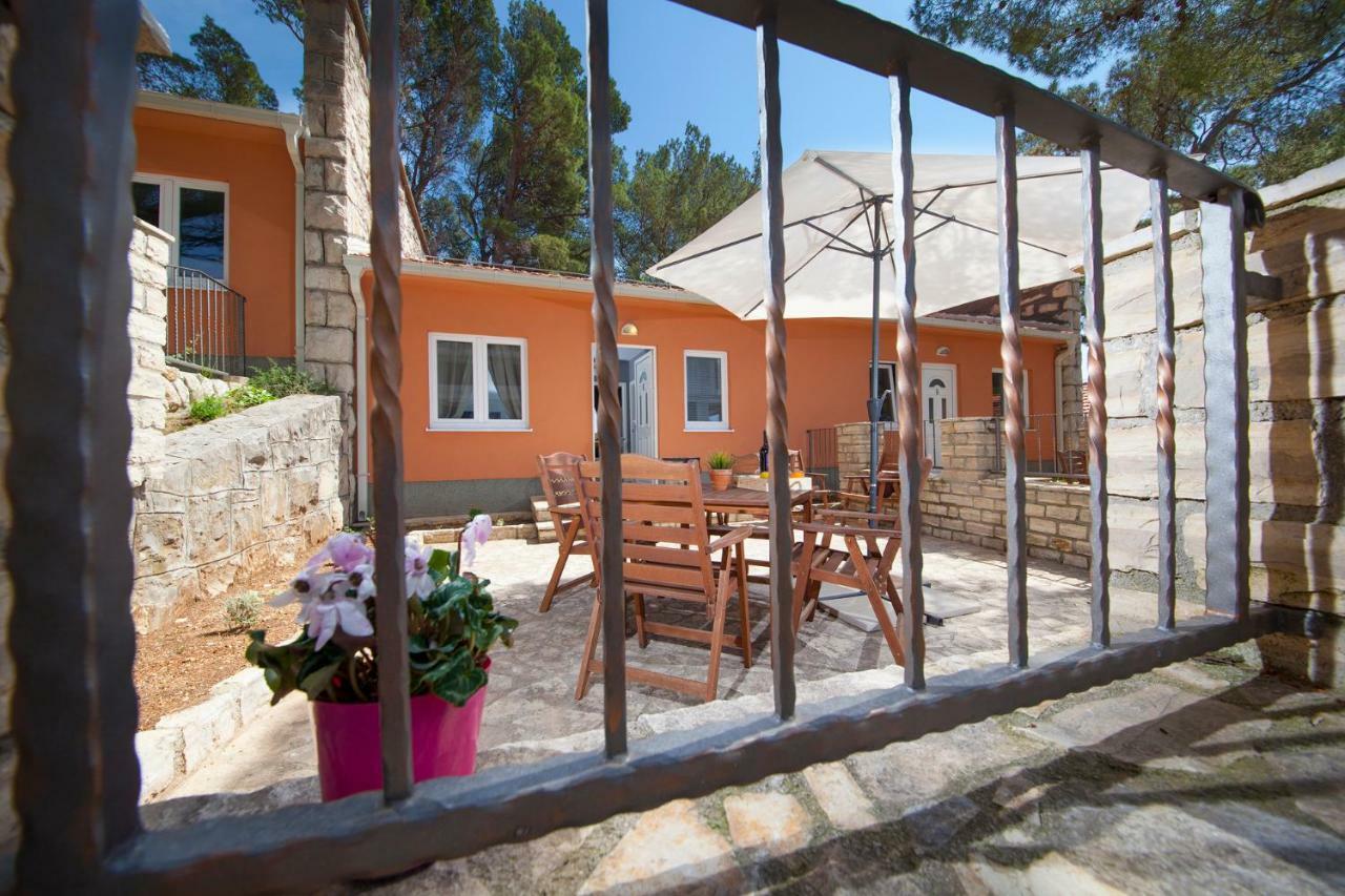 Apartments And Mobile Homes Makarska Esterno foto