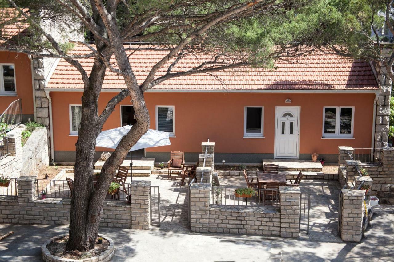 Apartments And Mobile Homes Makarska Esterno foto