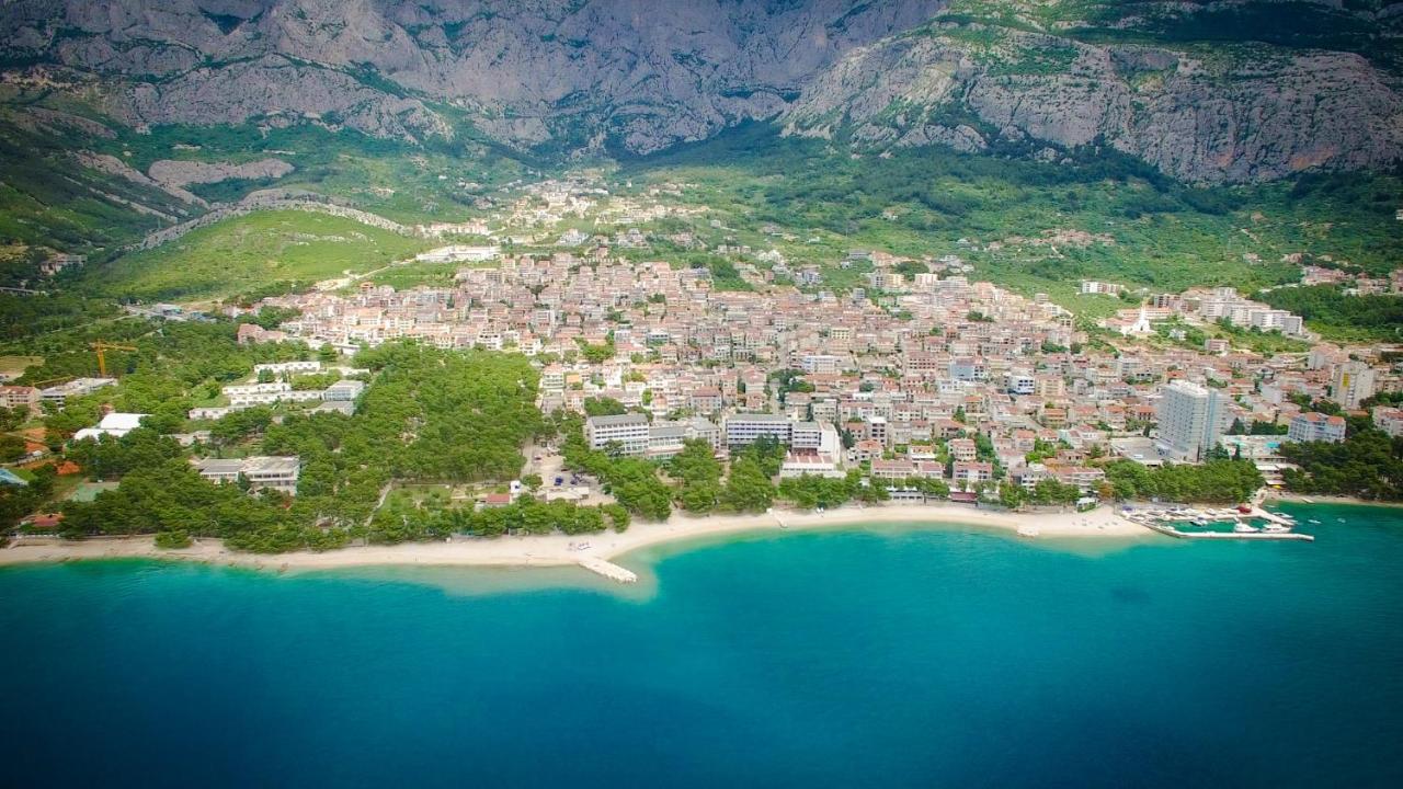 Apartments And Mobile Homes Makarska Esterno foto