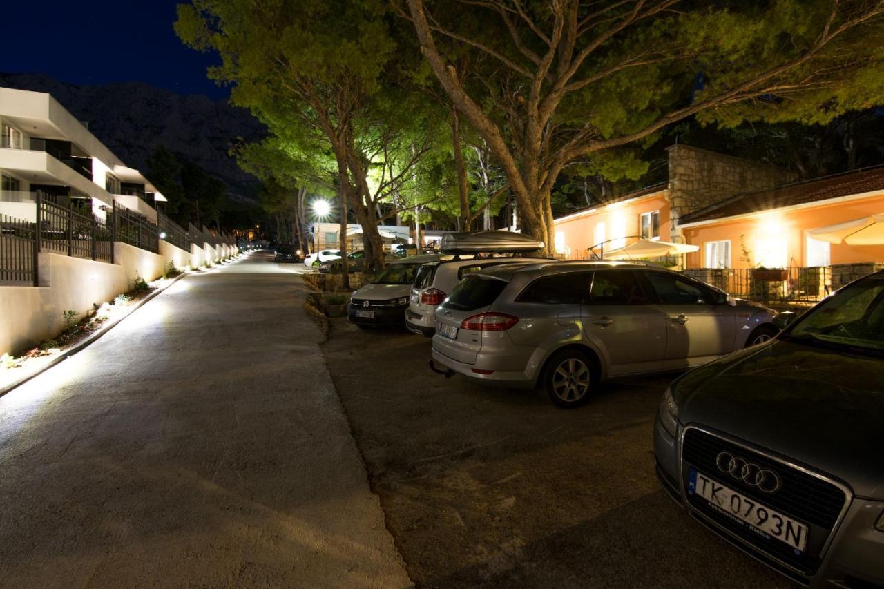 Apartments And Mobile Homes Makarska Esterno foto