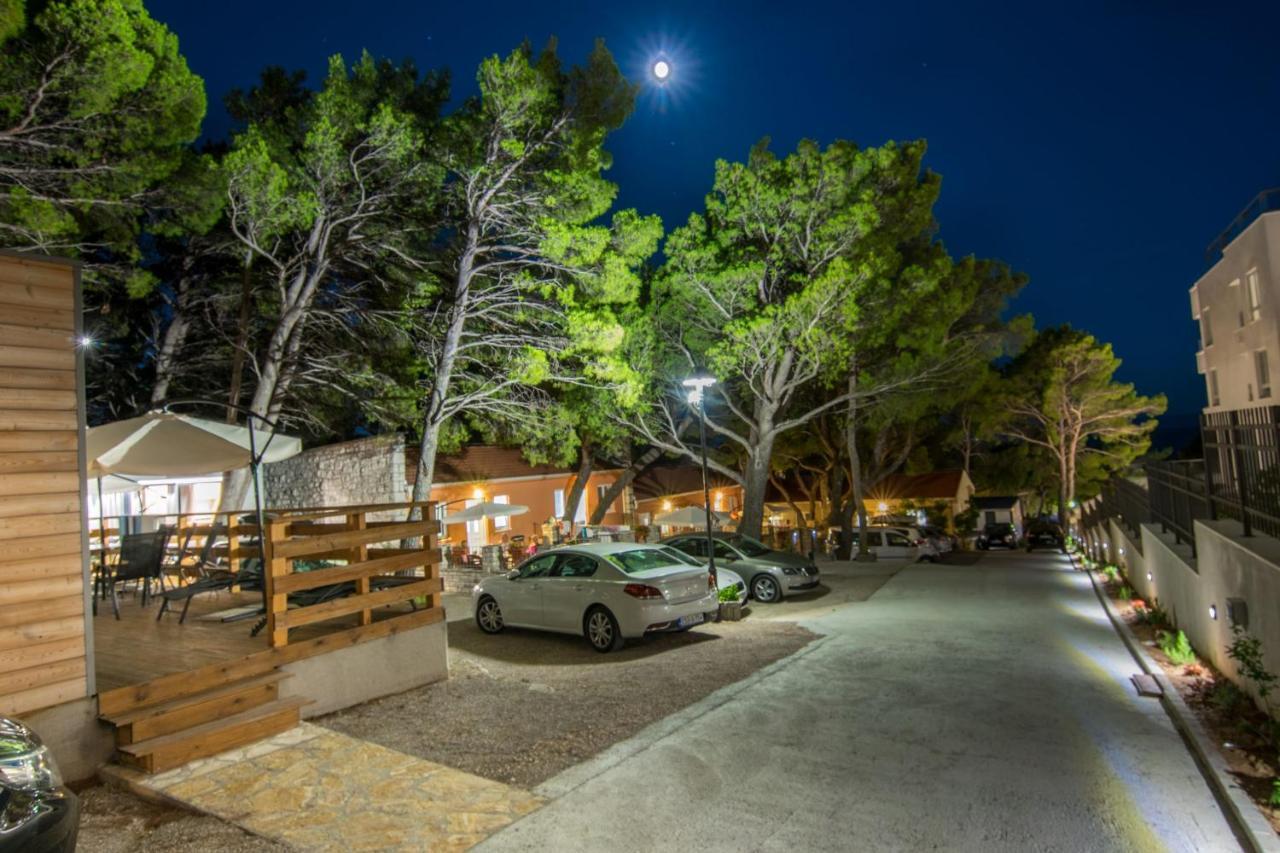 Apartments And Mobile Homes Makarska Esterno foto